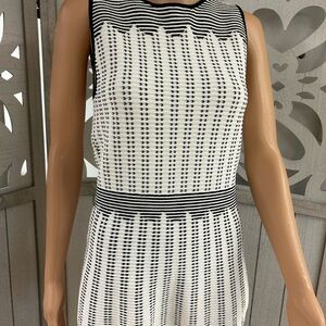 WHBM White House Black Market Black & White Knit Blouse Size Medium